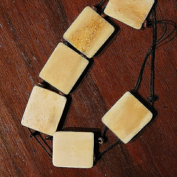 🔴 Carved Bone Bracelet - Picture 6 of 12